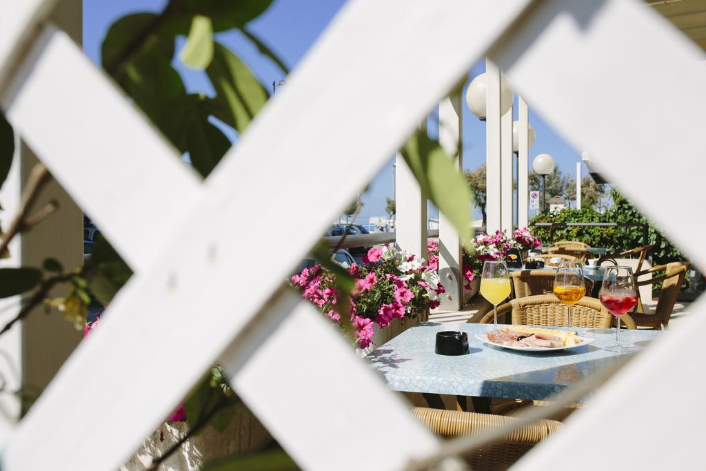 فندق بارادايس سنيجاليا سينِغاليا المظهر الخارجي الصورة